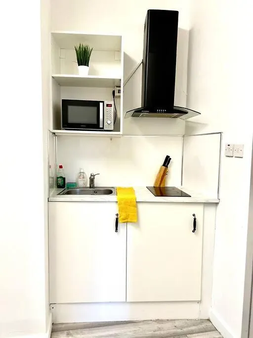 Brilliant One Bedroom Flat In London