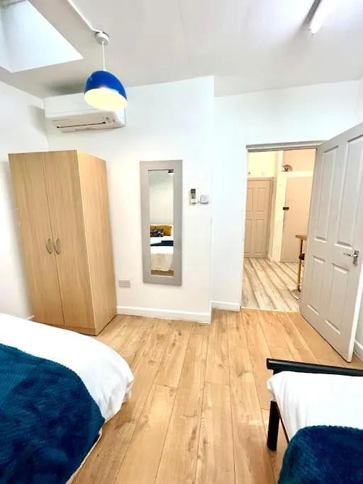 Brilliant One Bedroom Flat In London 0*,